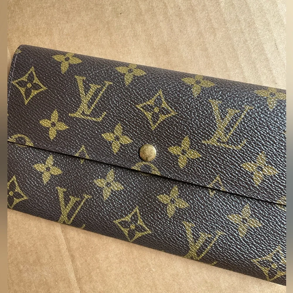 ✅AUTHENTIC LONG SARAH WALLET LOUIS VUITTON - Picture 2 of 13
